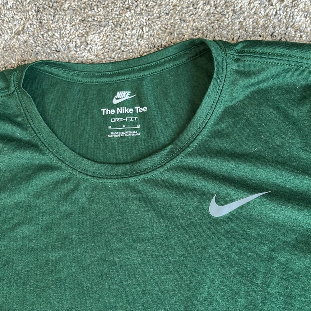 The Nike Tee long sleeve ladies dry fit medium green shirt - Picture 2 of 5